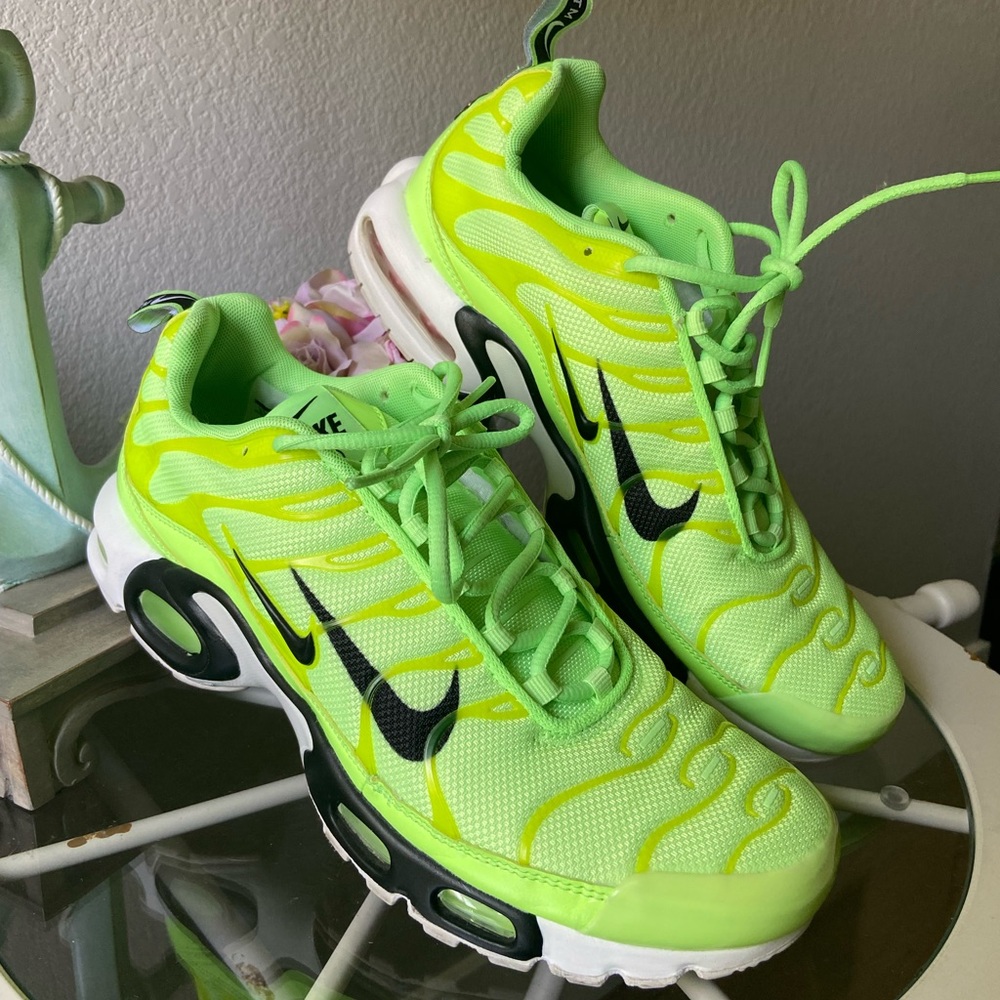 Nike tennis shoes for men 9.5 Green Like new